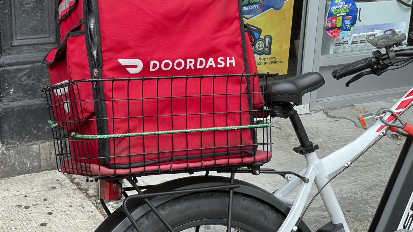 Photo by: STRF/STAR MAX/IPx 2021 10/9/21 DoorDash and other food delivery companies will have to disclose all prices and give workers all tips under new California law. Here, DoorDash delivery bike is seen in Manhattan.